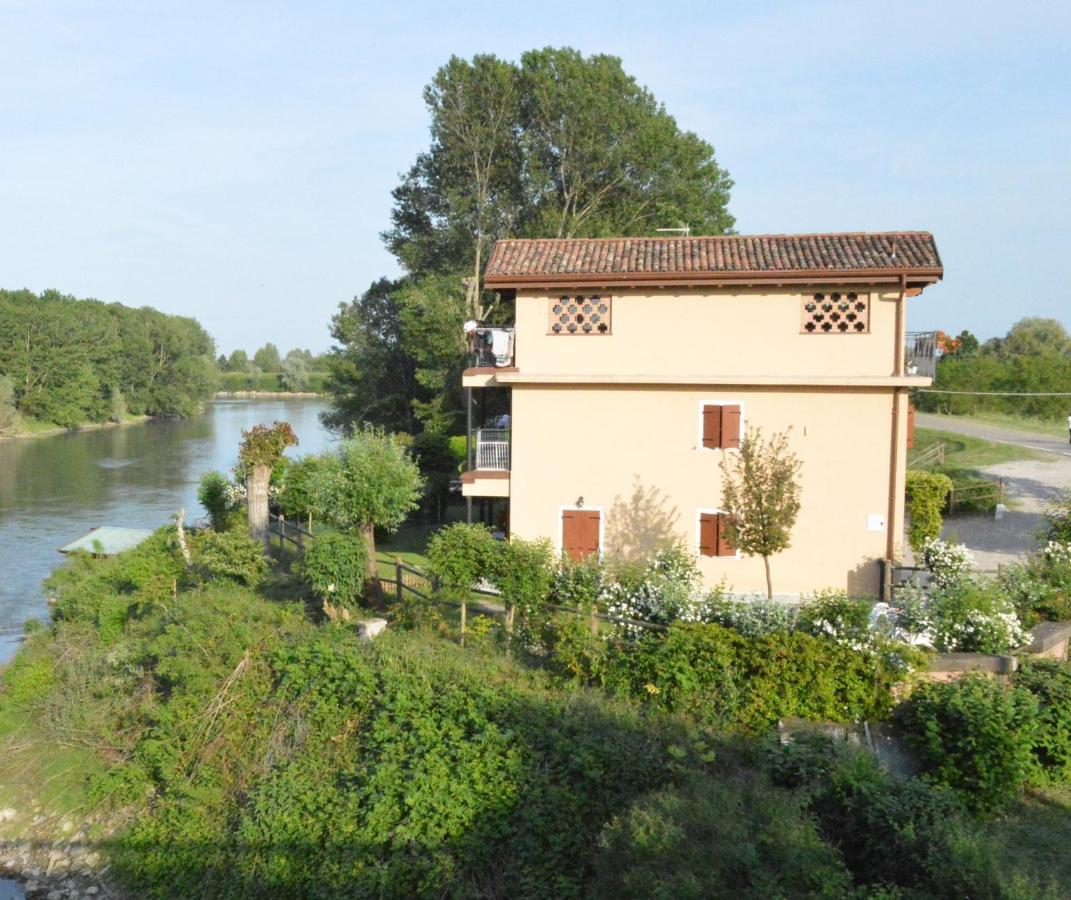 B&B La Casa sul Fiume San Martino dall'Argine Esterno foto
