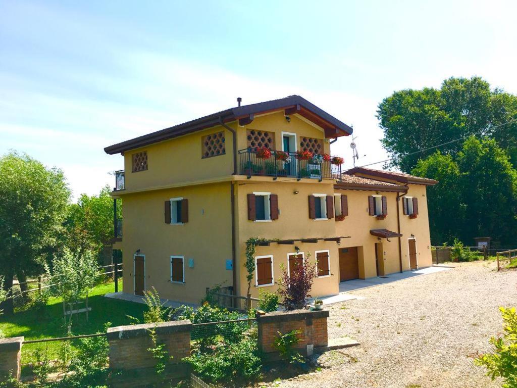 B&B La Casa sul Fiume San Martino dall'Argine Esterno foto